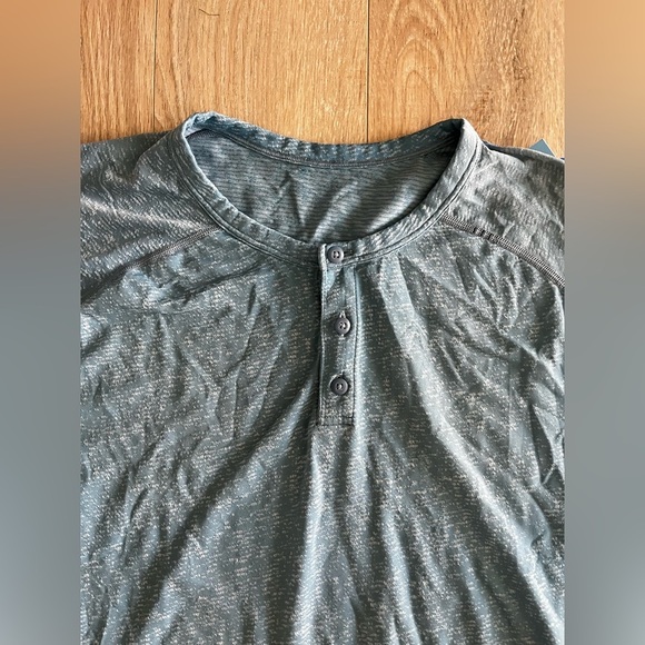 Lululemon Men’s Metal Vent Tech Short Sleeve Henley Utility Blue White - XXL - Picture 3 of 7
